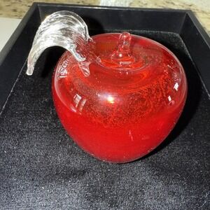 Vintage Titan Art Glass Red Apple Paperweight‎ Blown Glass  4996  teacher's Gift